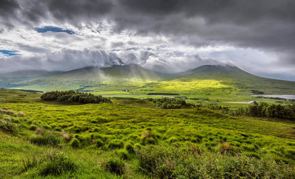 Scottish Highlands by Valerie Earl - SSPS