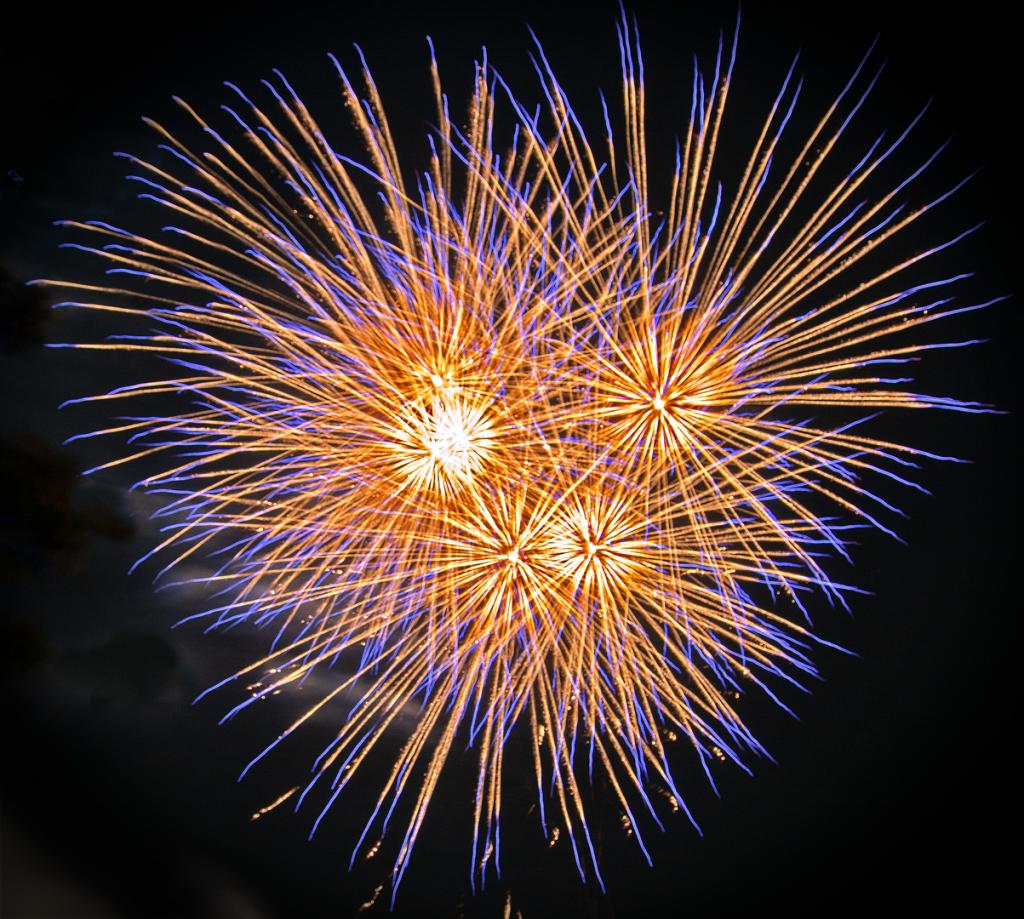 NYE Fireworks by Jonathan Moffett
