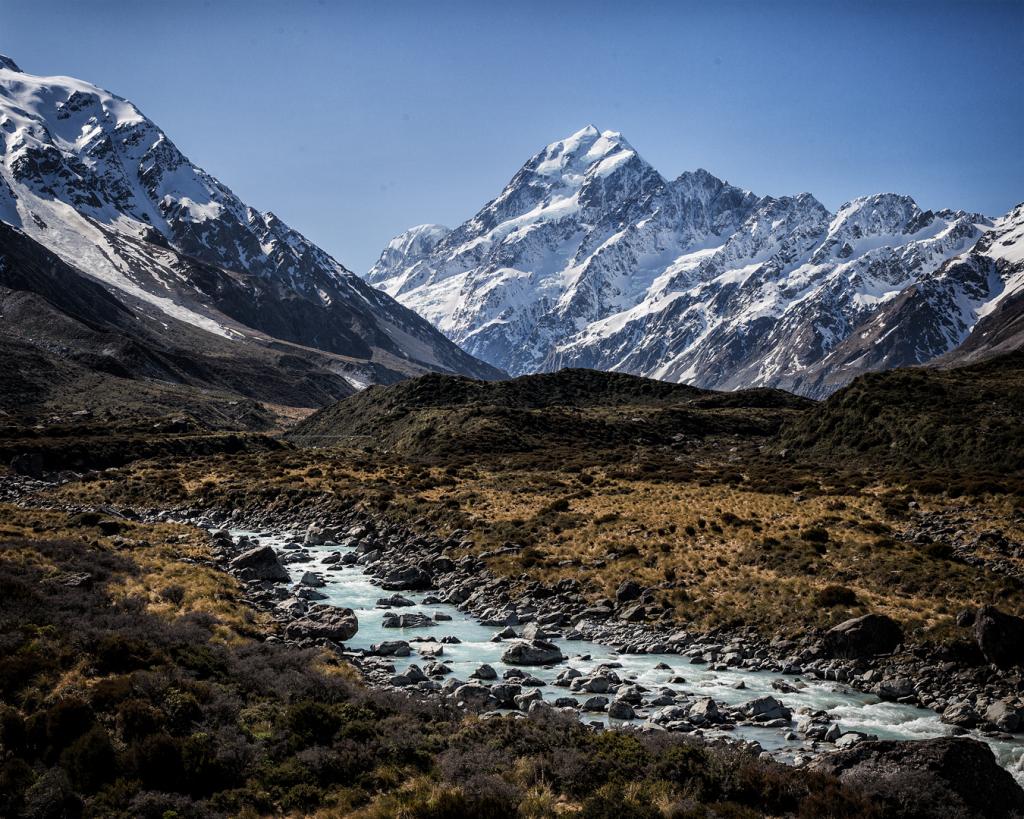 Hooker Valley by Mark Sutton