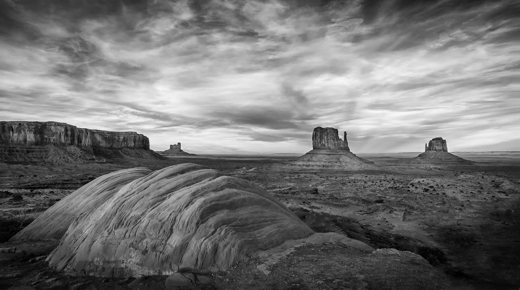 Monument Valley by Valerie Earl